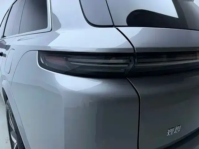 Li Auto L8 — Фото автомобиля 15