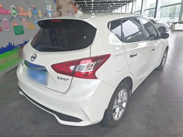 Nissan Tiida — Фото автомобиля 6