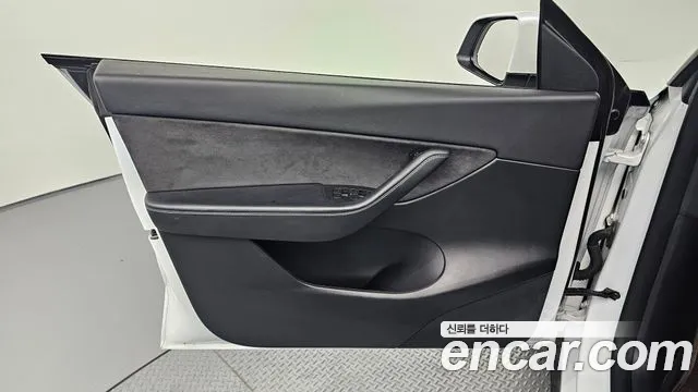 Tesla Model Y — Фото автомобиля 24