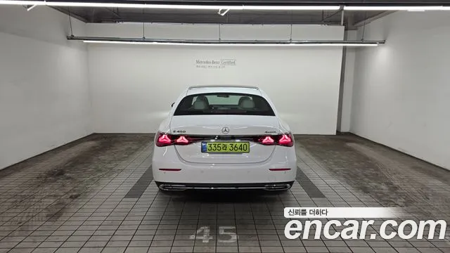 Mercedes-Benz E-Class — Фото автомобиля 4