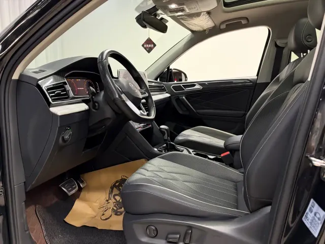 Volkswagen Tiguan L — Фото автомобиля 8
