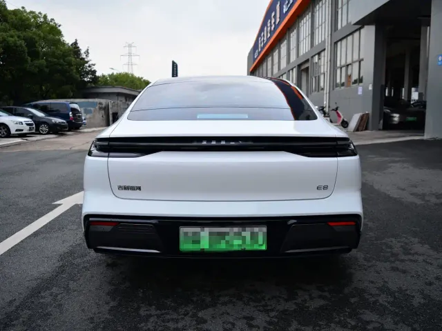 Geely Galaxy E8 — Фото автомобиля 6