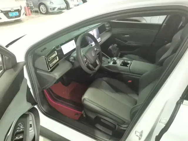 BYD Qin L — Фото автомобиля 14