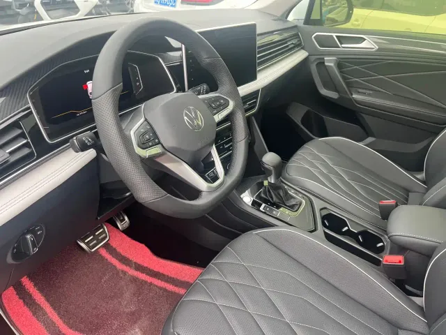 Volkswagen Tiguan L — Фото автомобиля 18