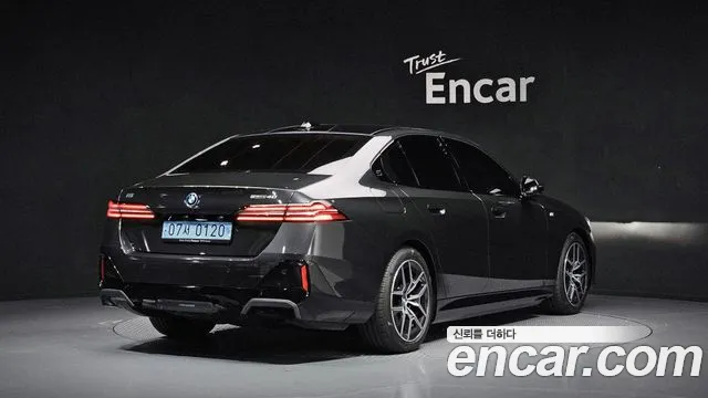 BMW i5 G60 — Фото автомобиля 2