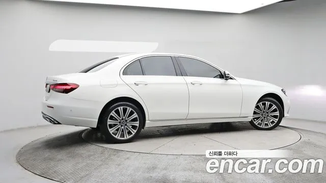 Mercedes-Benz E-Class E-класс W213 E350 4MATIC Exclusive — Фото автомобиля 4