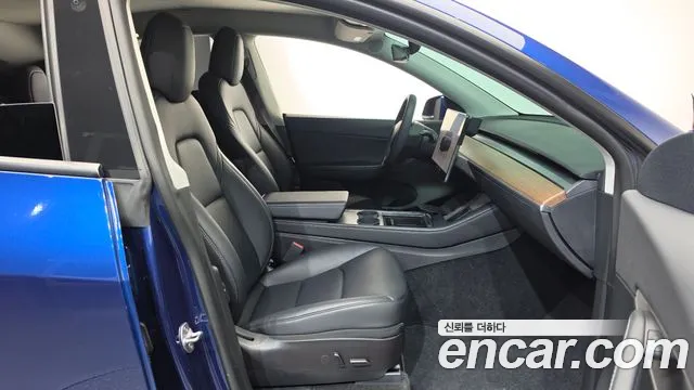 Tesla Model Y — Фото автомобиля 16