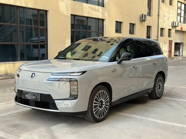 Denza N8L — Фото автомобиля 2