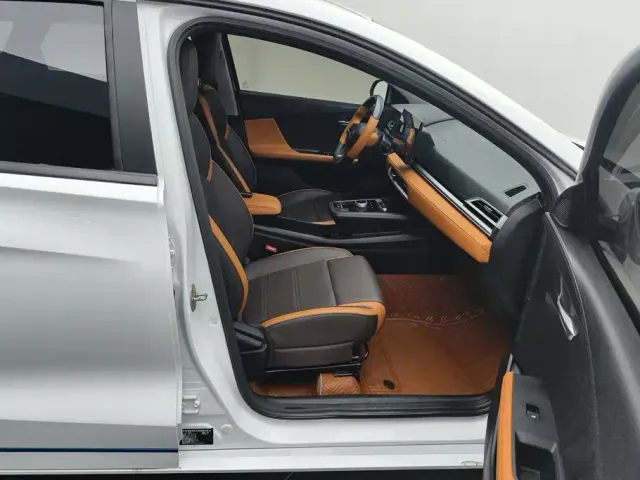 BYD e2 — Фото автомобиля 8