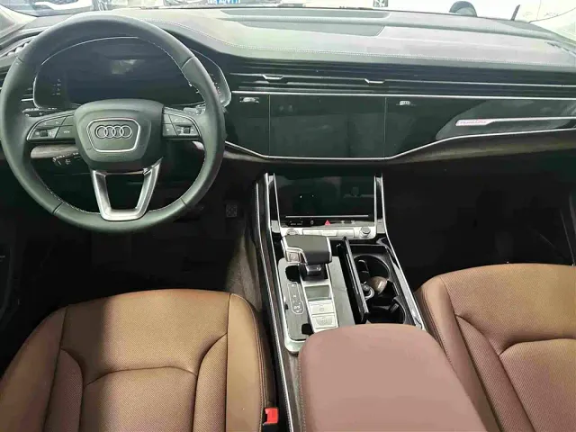 Audi Q7 — Фото автомобиля 14