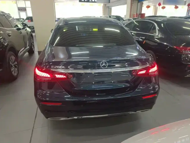 Mercedes-Benz E-Class — Фото автомобиля 5