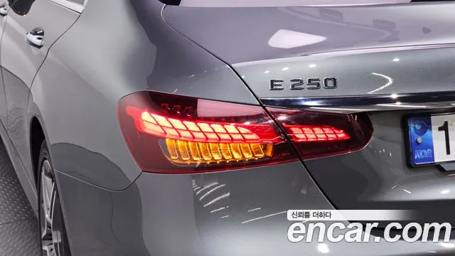 Mercedes-Benz E-Class — Фото автомобиля 19
