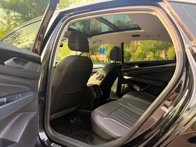 Volkswagen Passat — Фото автомобиля 15