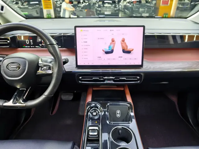 GAC Trumpchi E8 — Фото автомобиля 16
