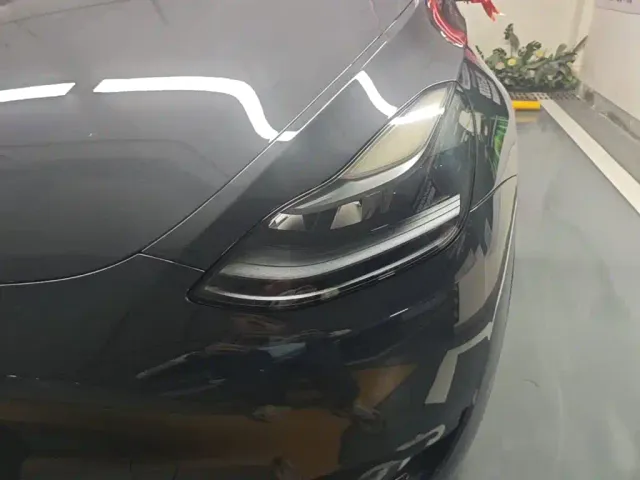 Tesla Model Y — Фото автомобиля 23
