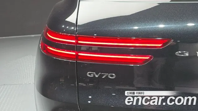 Genesis GV70 — Фото автомобиля 22