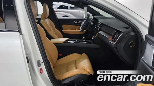 Volvo V60 Cross Country 2nd Gen — Фото автомобиля 16
