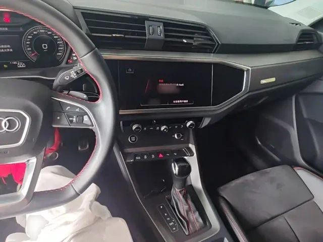 Audi Q3 — Фото автомобиля 9