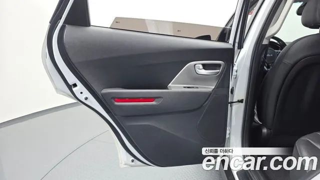 Kia Niro — Фото автомобиля 14