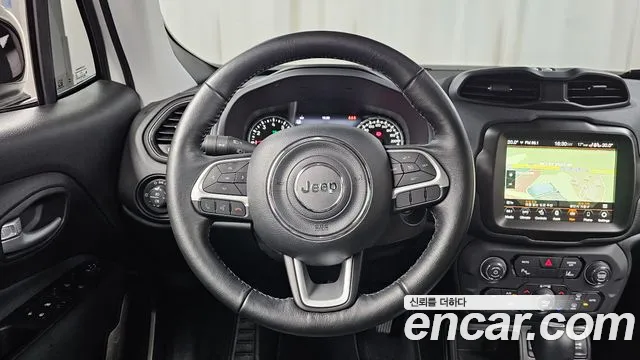 Jeep Renegade — Фото автомобиля 13