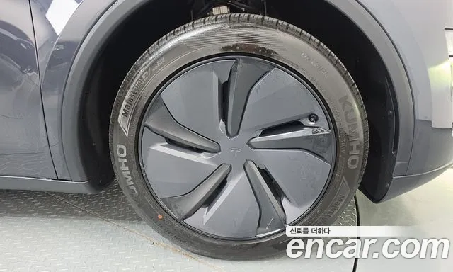 Tesla Model Y — Фото автомобиля 6