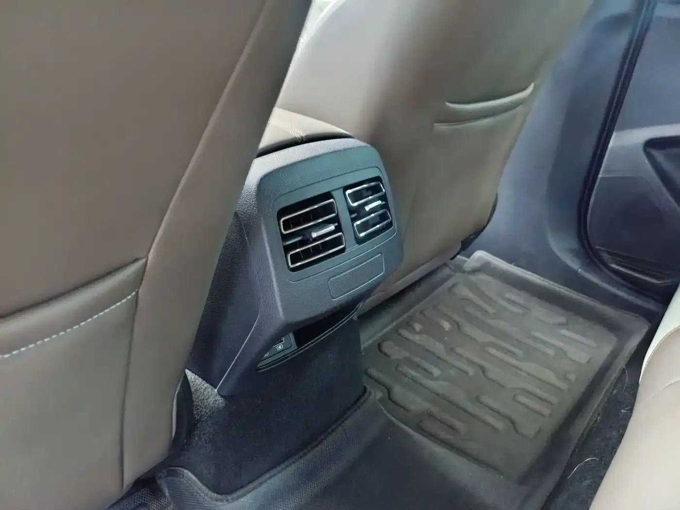 BYD Qin PLUS 2024 Glory Edition DM-i 55KM Leading — Фото автомобиля 23