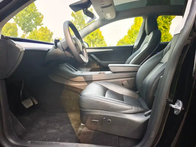 Tesla Model Y — Фото автомобиля 6