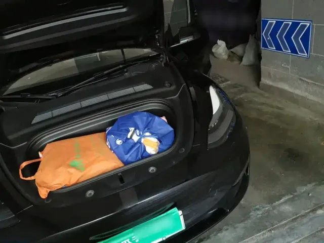 Tesla Model Y — Фото автомобиля 21