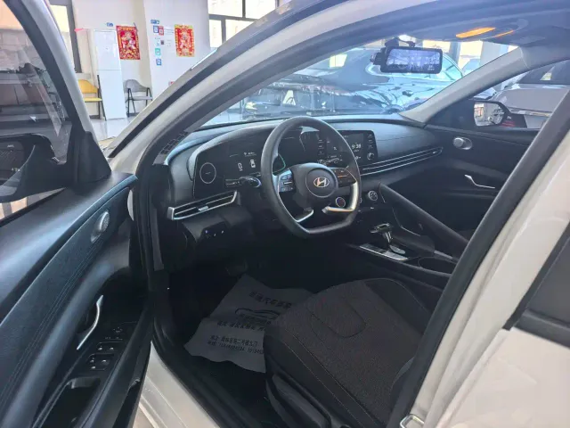 Hyundai Elantra — Фото автомобиля 4
