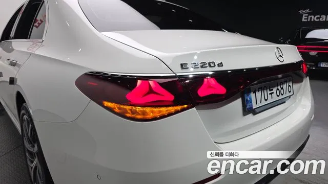 Mercedes-Benz E-Class — Фото автомобиля 22