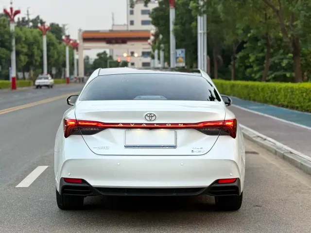 Toyota Avalon — Фото автомобиля 12