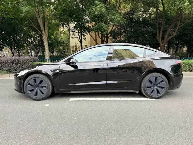 Tesla Model 3 — Фото автомобиля 5