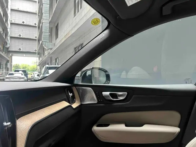 Volvo XC60 — Фото автомобиля 15