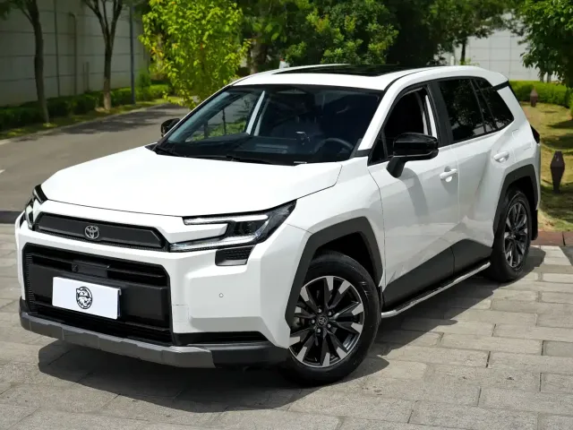 Toyota RAV4 — Фото автомобиля 3