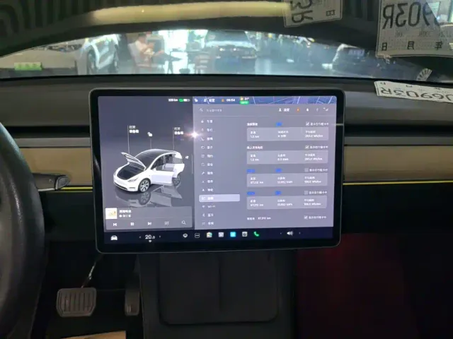 Tesla Model Y — Фото автомобиля 12