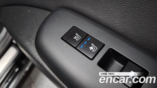 Hyundai Grandeur Grandeur (GN7) 2.5 Бензин 2WD — Фото автомобиля 19