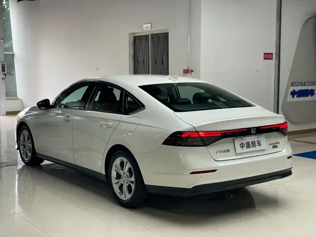 Honda Accord — Фото автомобиля 24