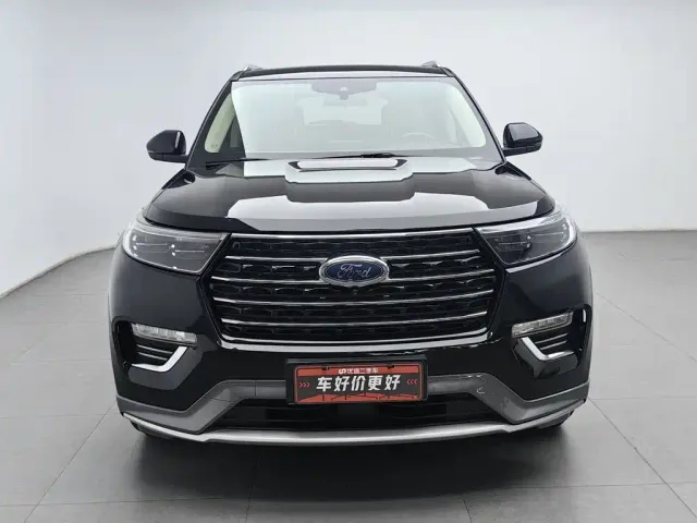 Ford Explorer — Фото автомобиля 3