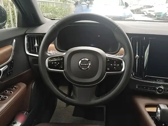 Volvo S90 — Фото автомобиля 10