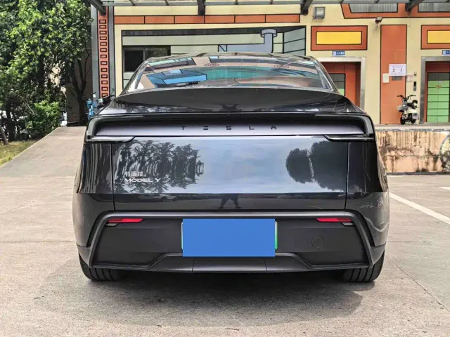 Tesla Model Y — Фото автомобиля 8