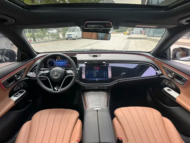 Mercedes-Benz E-Class — Фото автомобиля 4