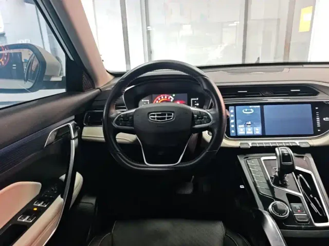 Geely Boyue — Фото автомобиля 10
