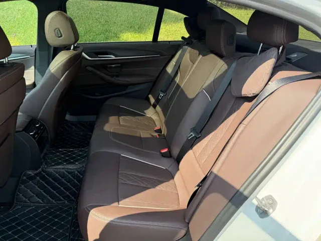 BMW 5 Series — Фото автомобиля 12