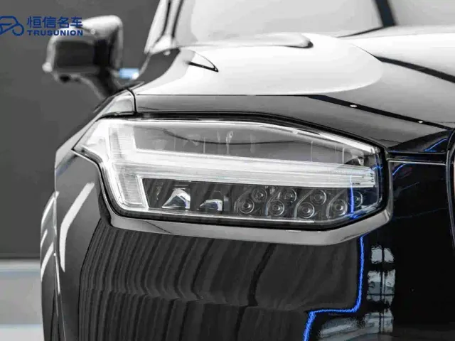 Volvo XC90 — Фото автомобиля 10