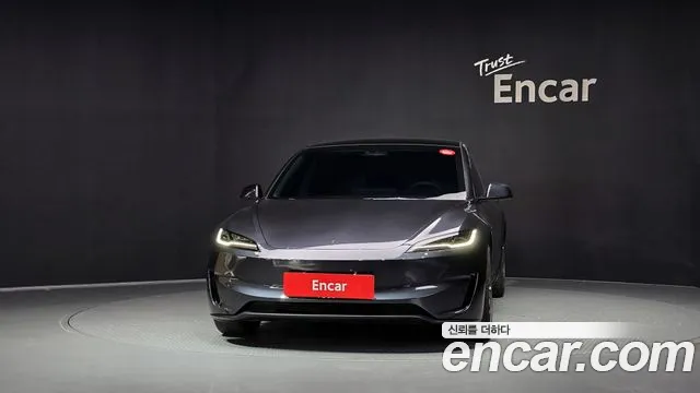 Tesla Model 3 — Фото автомобиля 3
