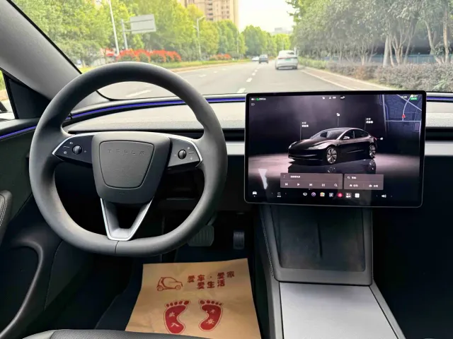 Tesla Model 3 — Фото автомобиля 15