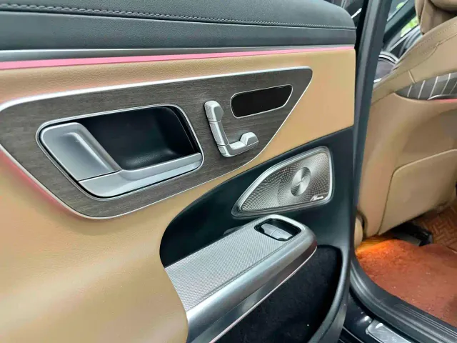 Mercedes-Benz E-Class — Фото автомобиля 18