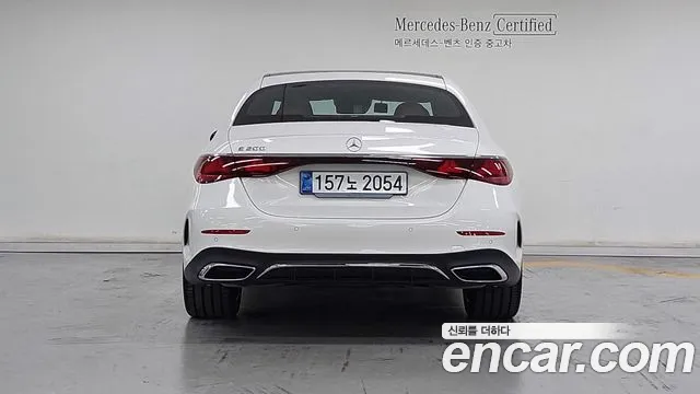 Mercedes-Benz E-Class — Фото автомобиля 4