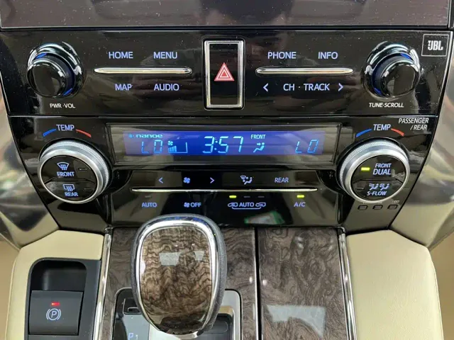 Toyota Alphard — Фото автомобиля 26