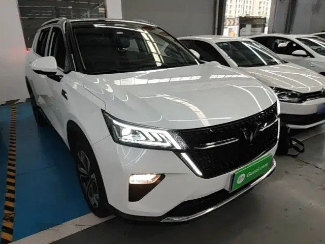 Wuling Asta — Фото автомобиля 3